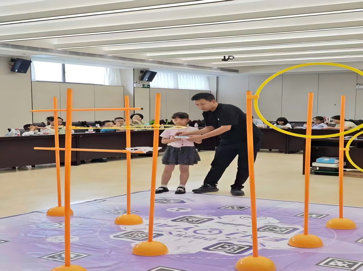 实操试飞逐梦想，触摸科技温度